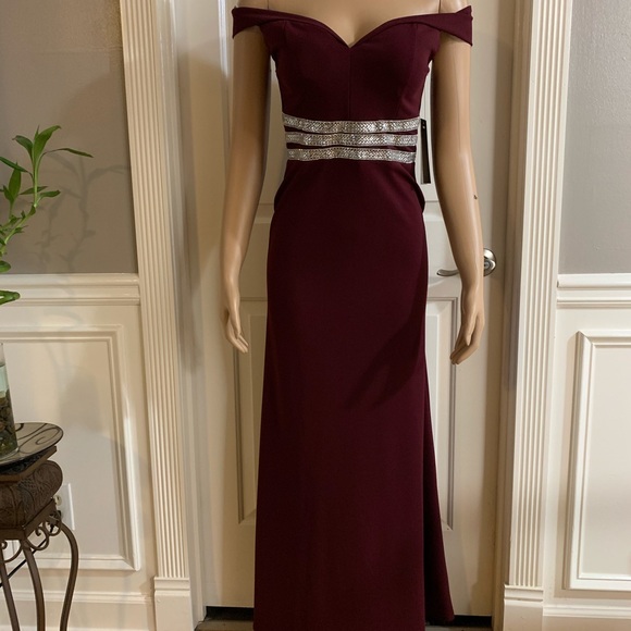 Women’s junior burgundy off- shoulder maxi length - Picture 2 of 11